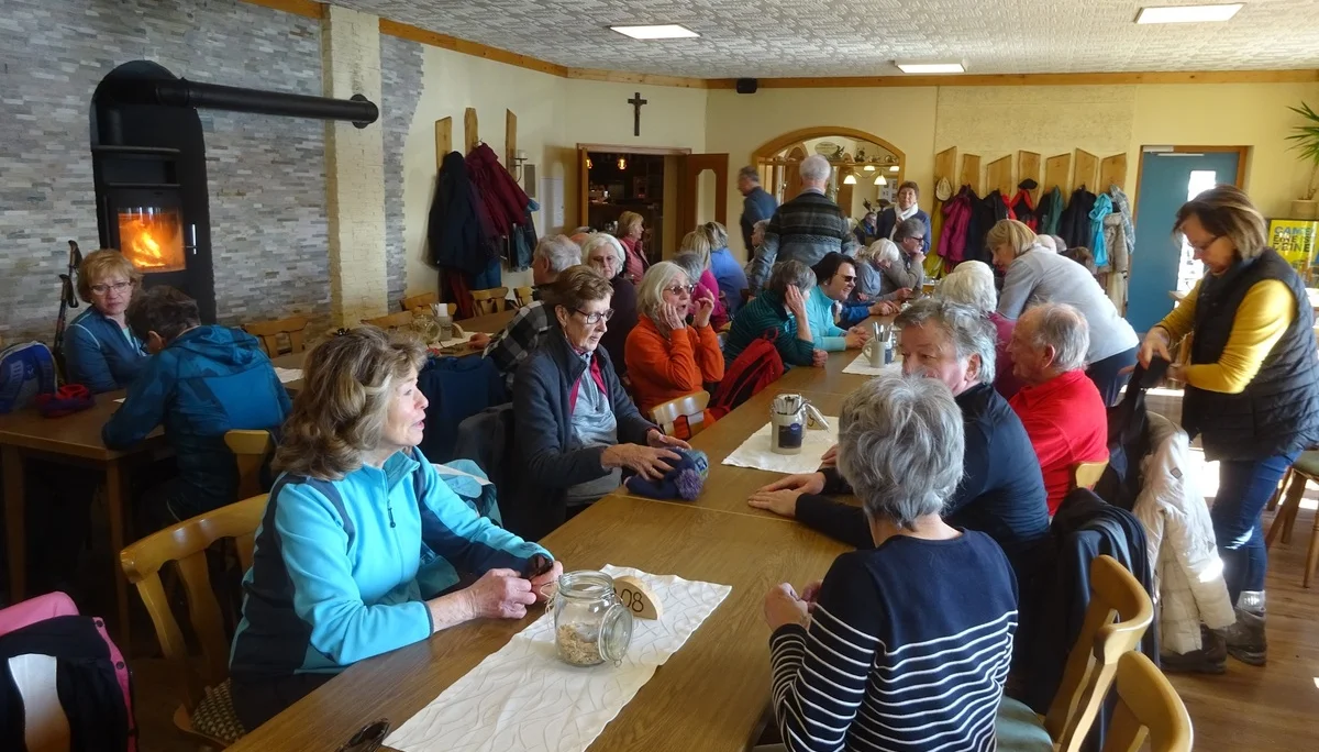 Auf dem Donaupanoramaweg nach Kapfelberg. | © DAV Regensburg Seniorengruppe