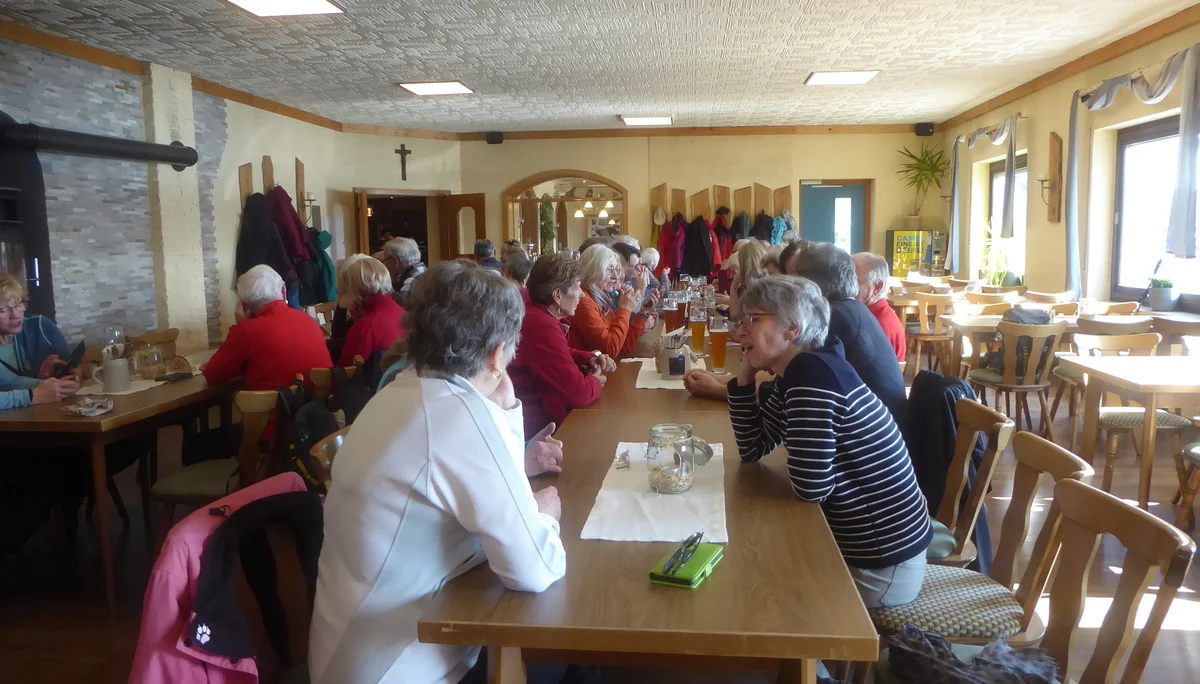Auf dem Donaupanoramaweg nach Kapfelberg. | © DAV Regensburg Seniorengruppe