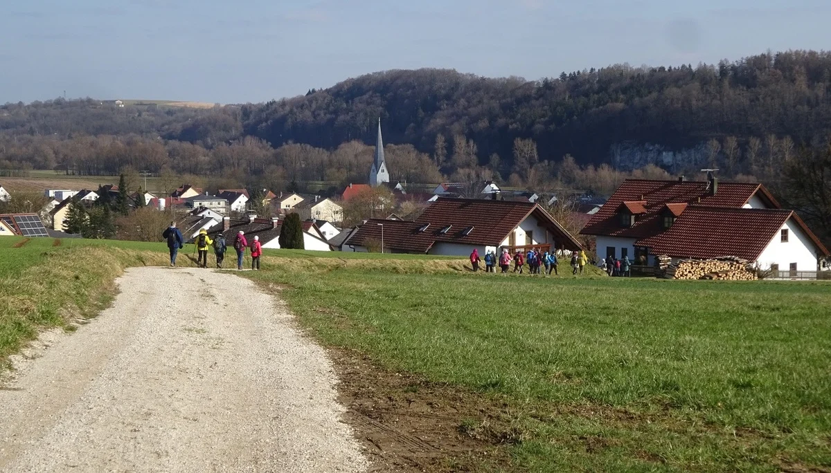 Auf dem Donaupanoramaweg nach Kapfelberg. | © DAV Regensburg Seniorengruppe