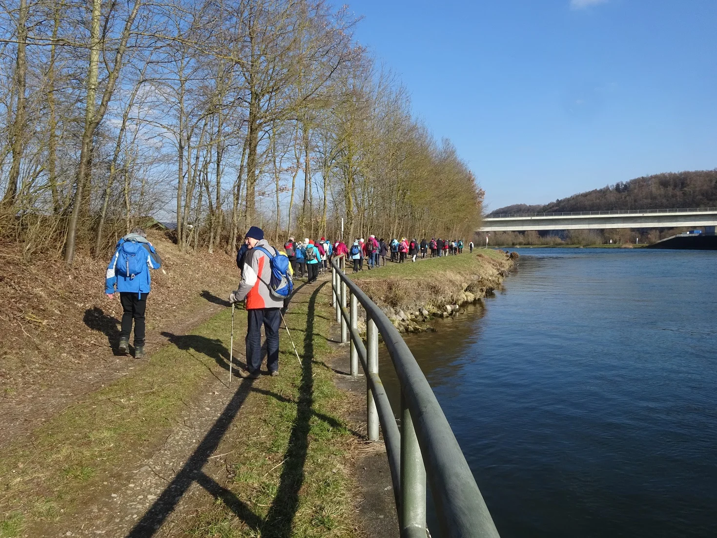 Auf dem Donaupanoramaweg nach Kapfelberg. | © DAV Regensburg Seniorengruppe