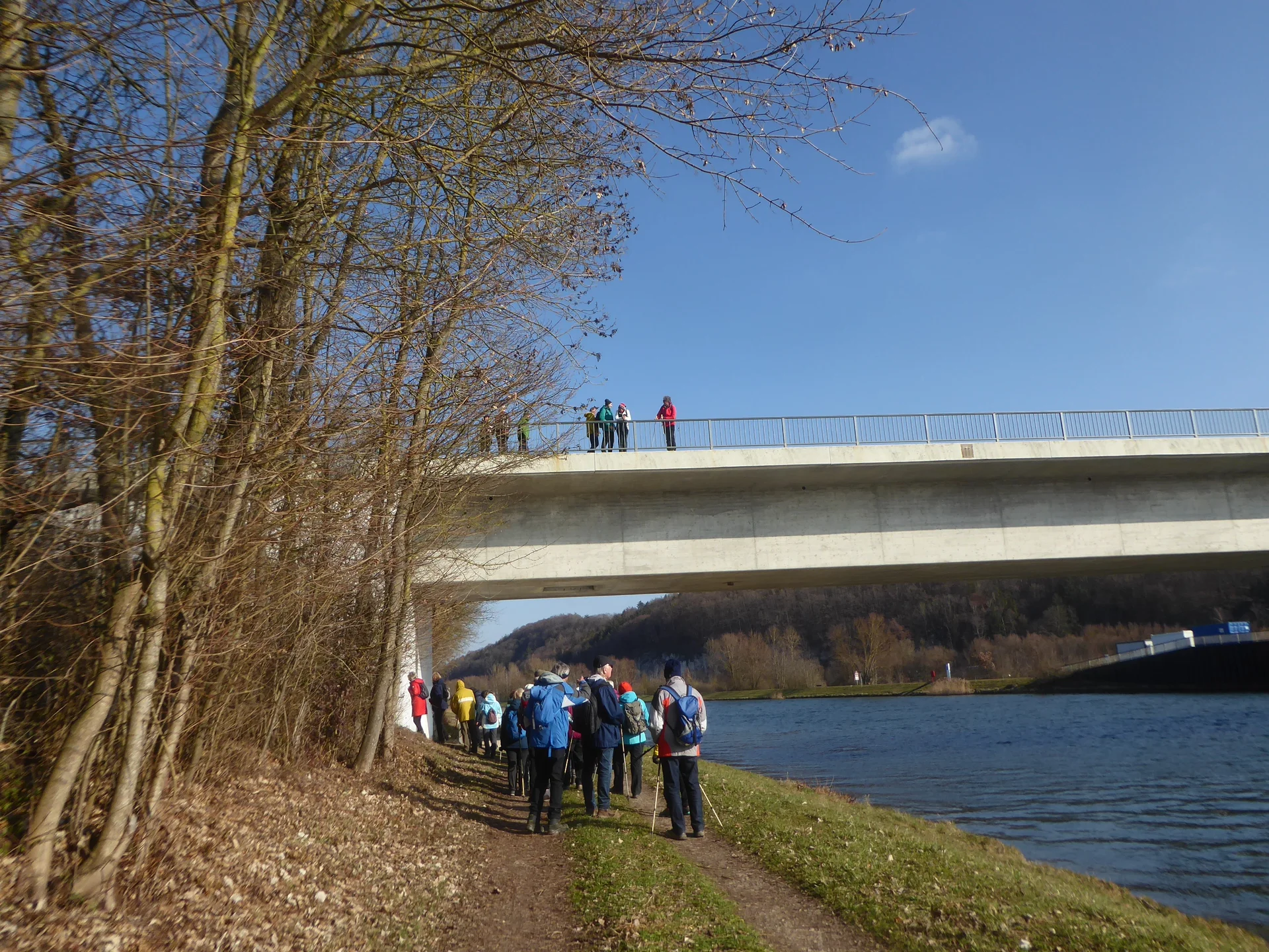 Auf dem Donaupanoramaweg nach Kapfelberg. | © DAV Regensburg Seniorengruppe