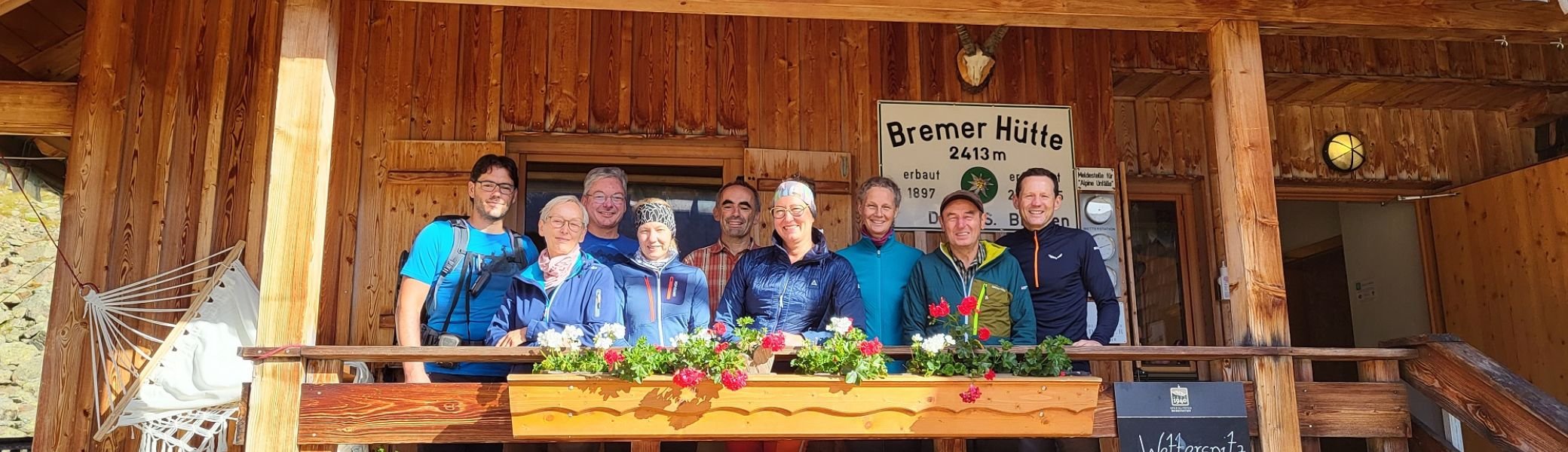 Gruppenfoto vor der Bremer Hütte | © Christine Kraus