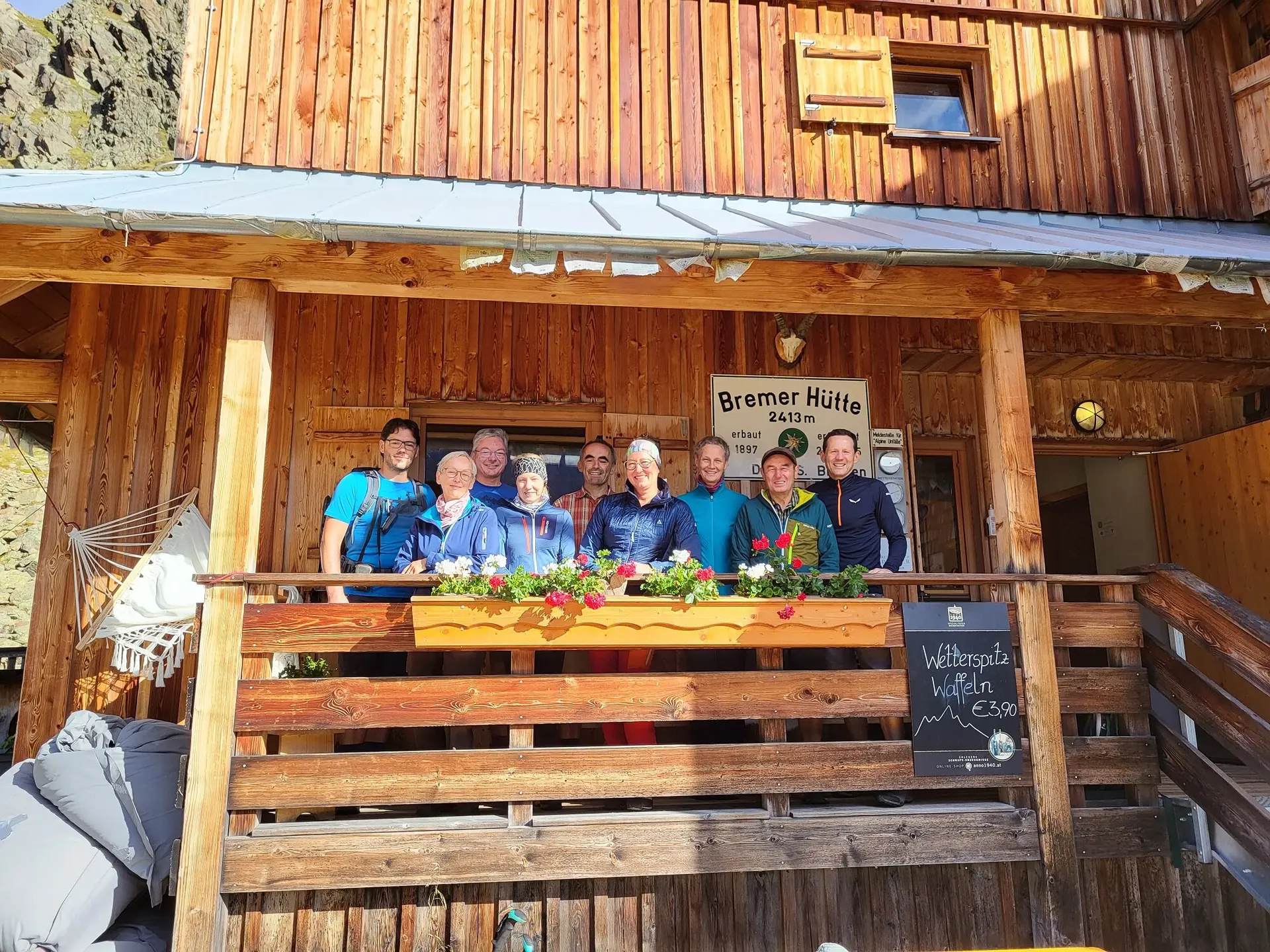 Gruppenfoto vor der Bremer Hütte | © Christine Kraus