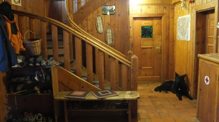 Neue Regensburger Hütte mit denkmalgeschützter Treppe. | © Thomas Eder