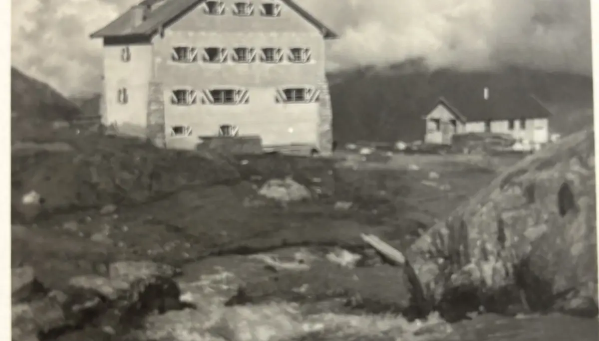 Greybach vor der Hütte | © Archiv DAV Regensburg