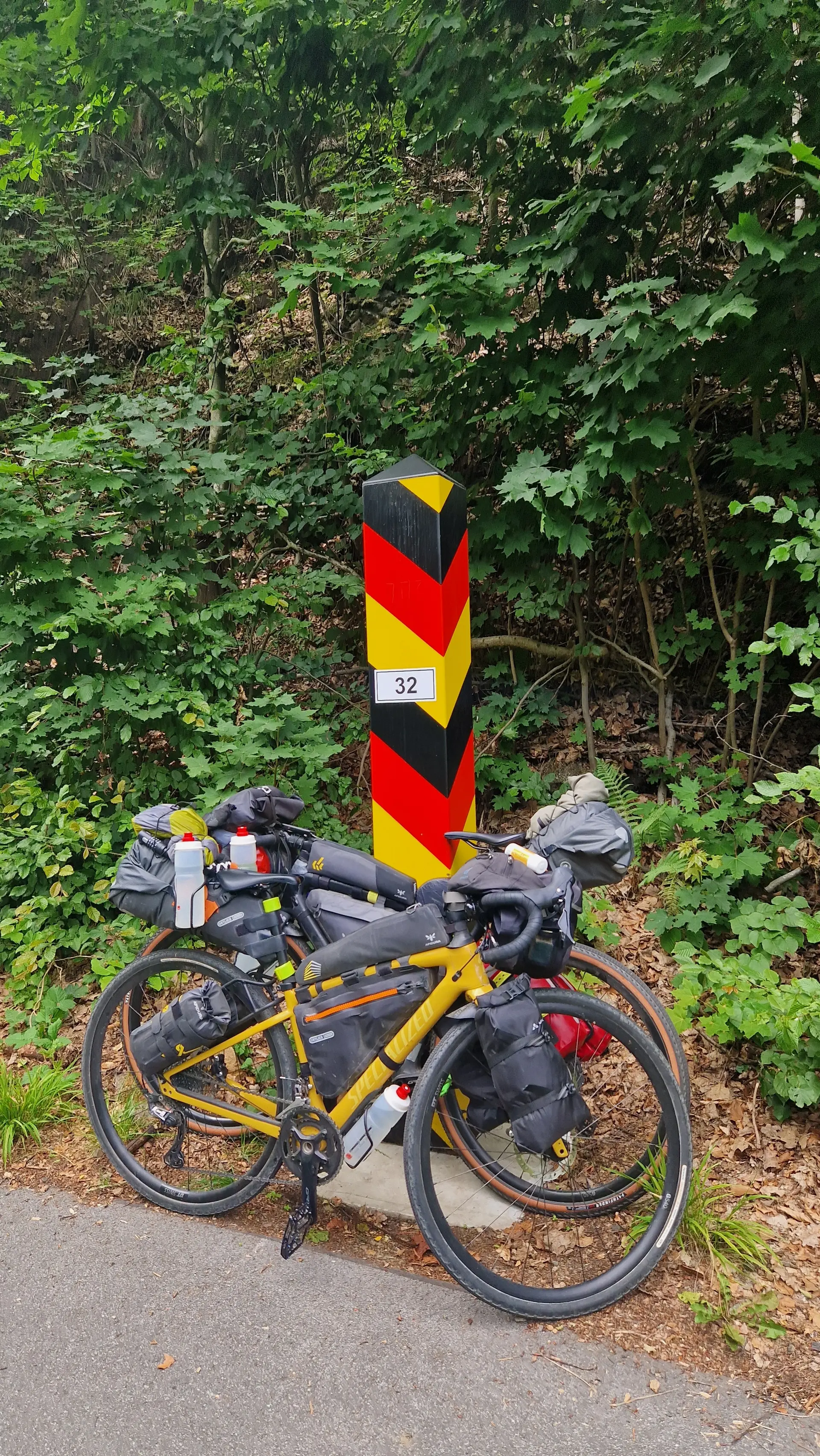 Vollbepackte Bikes für die Tour zum Nordkap | © Dr. Marit Möhwald