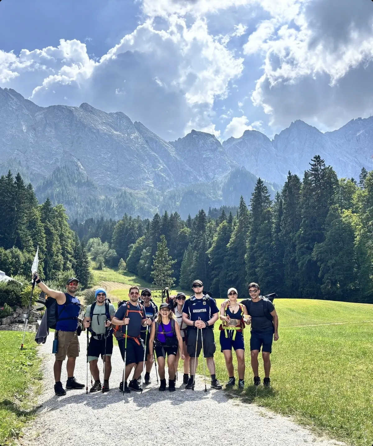 International Group auf dem Weg zur Höllentalangerhütte | © Max Santander
