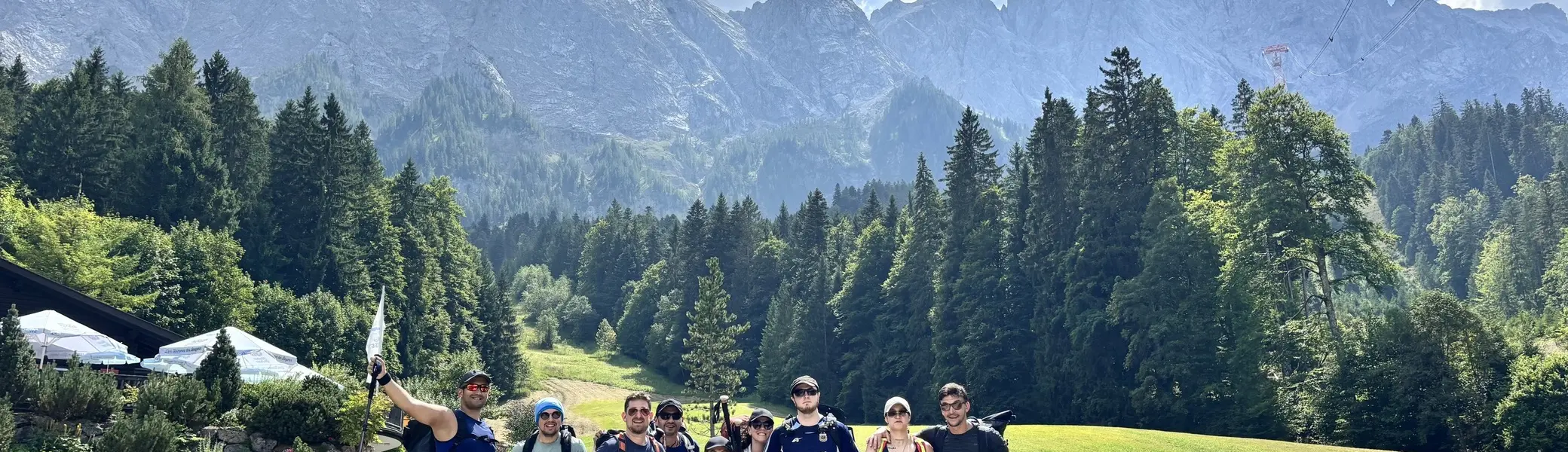 International Group auf dem Weg zur Höllentalangerhütte | © Max Santander