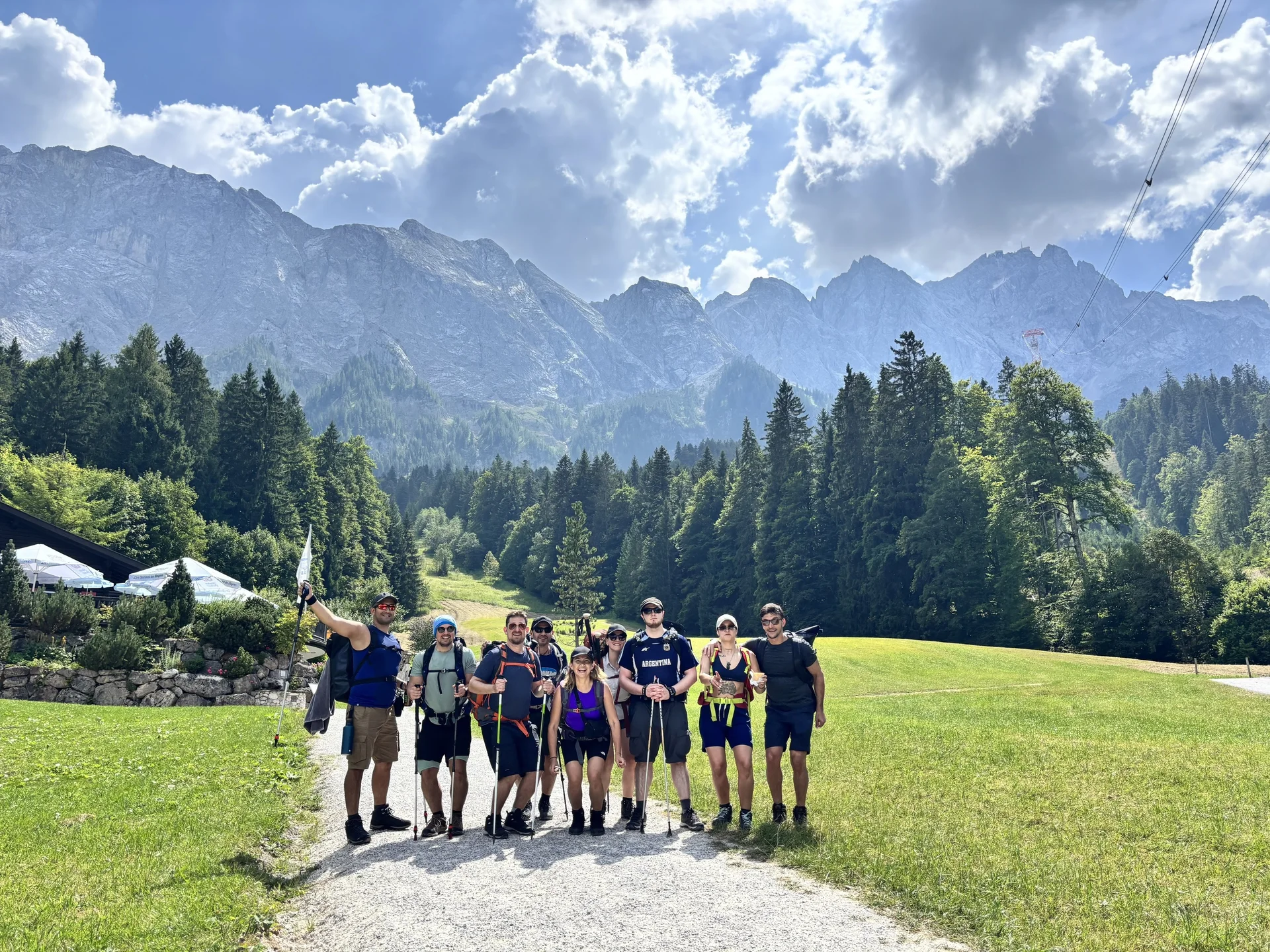 International Group auf dem Weg zur Höllentalangerhütte | © Max Santander