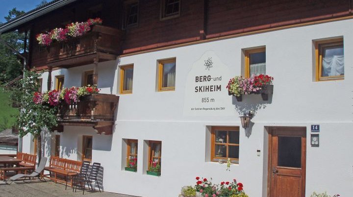 Berg- und Skiheim Brixen im Thale im Sommer. | © Wolfgang Zettler