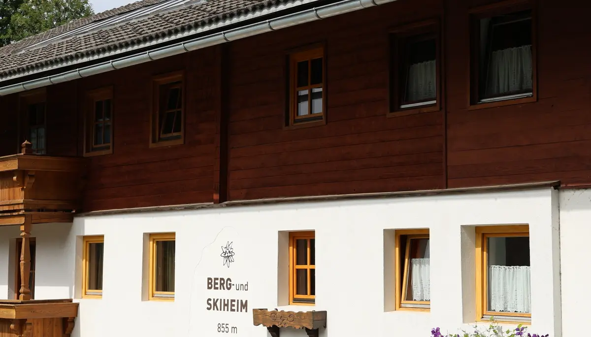 Berg- und Skiheim Brixen im Thale - Außenansicht | © Simon Baensch