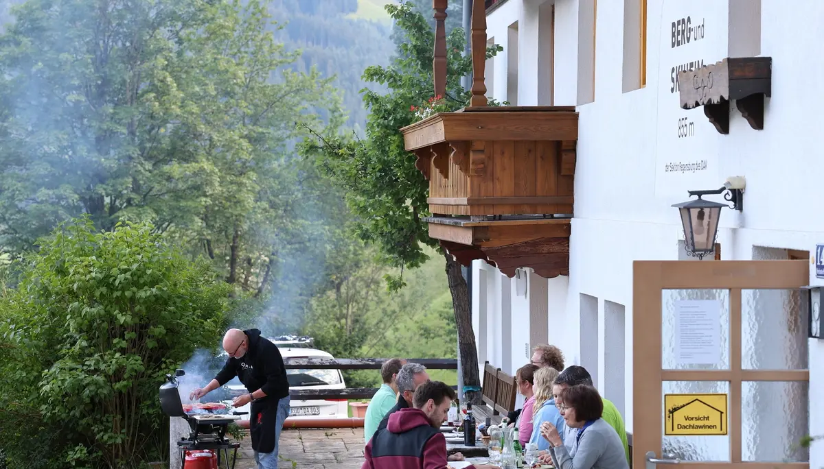 Berg- und Skiheim Brixen im Thale - Außenansicht | © Simon Baensch