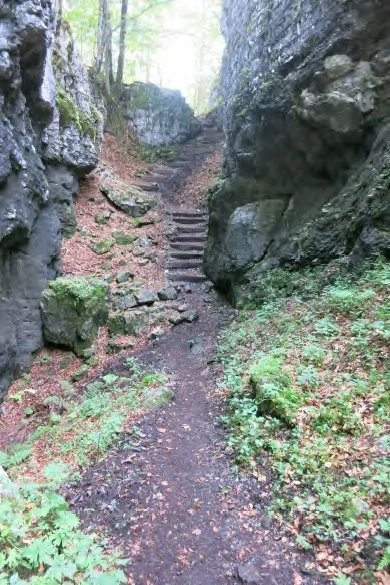 An den Felsen sind die Namen der "Sünder" eingeritzt. | © Simone Zeiler