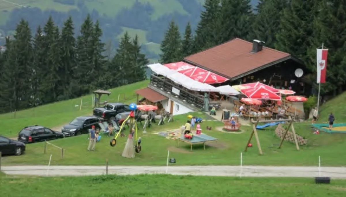 Gasthof Alte Mittel mit schönem Spielplatz | © Simone Zeiler