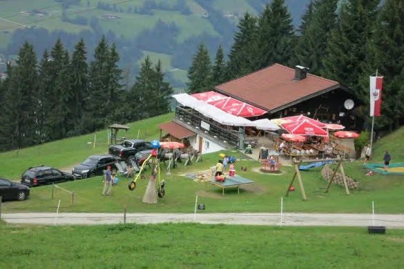 Gasthof Alte Mittel mit schönem Spielplatz | © Simone Zeiler
