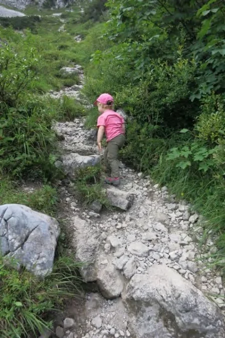 Felsige Wege sind spannend. | © Simone Zeiler