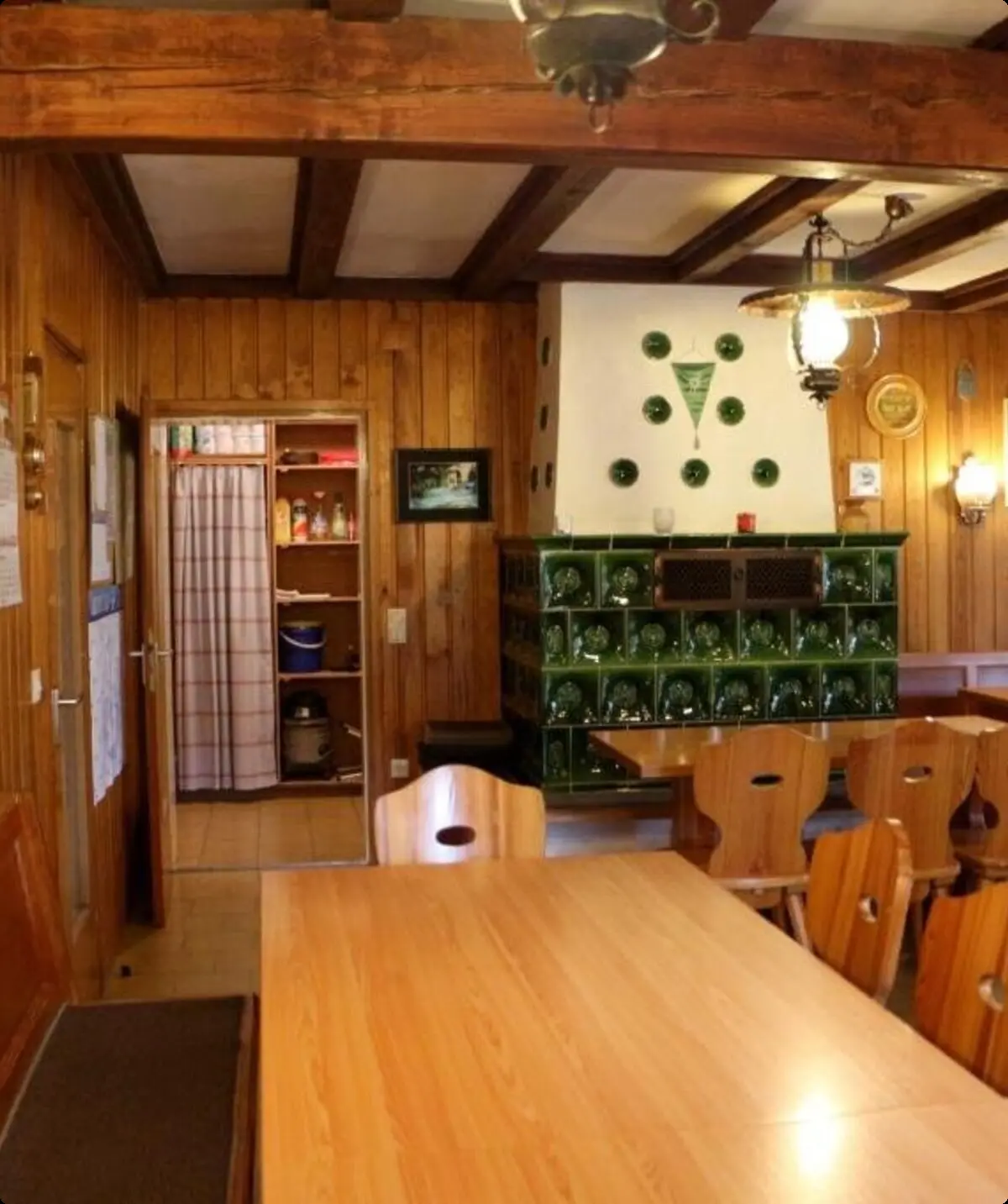 Aufenthaltsraum in der Steinwaldhütte | © DAV Weiden / Thomas Strebl