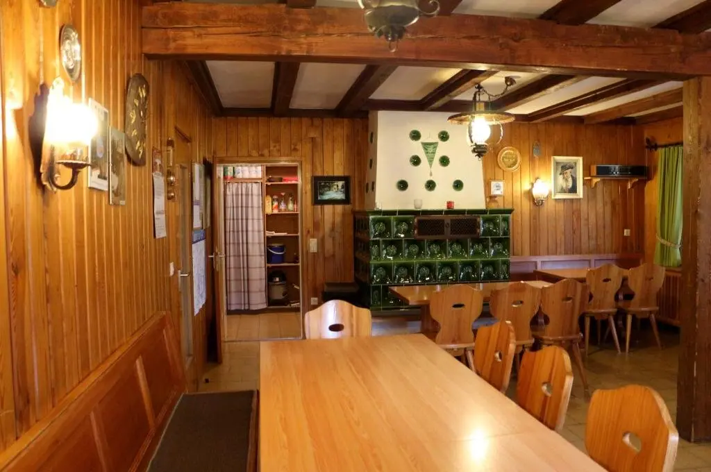 Aufenthaltsraum in der Steinwaldhütte | © DAV Weiden / Thomas Strebl