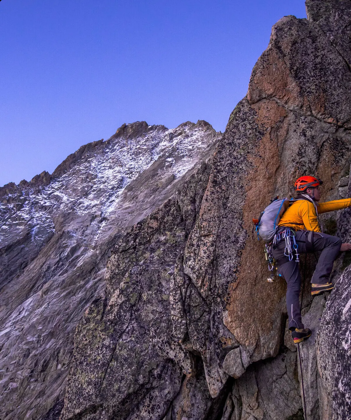 Ein Kletterer auf dem Nesthorn in den Berner Alpen | © DAV/Silvan Metz