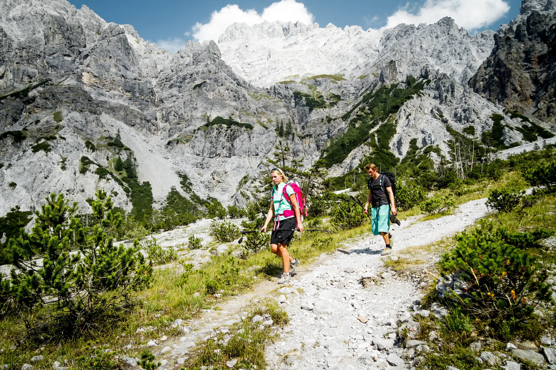 Zwei Wanderer auf einem Bergpfad | © DAV/Hans Herbig